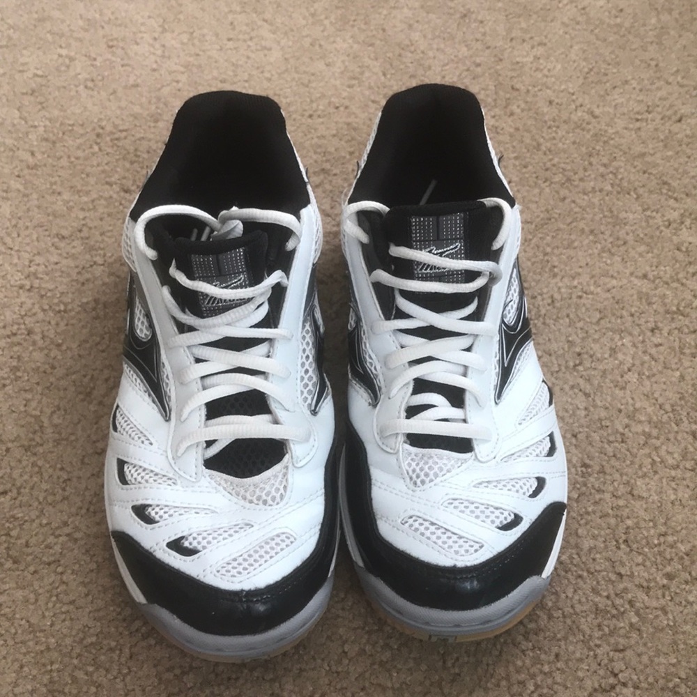 Women’s Mizuno Wave Rally 5 volleyball shoes